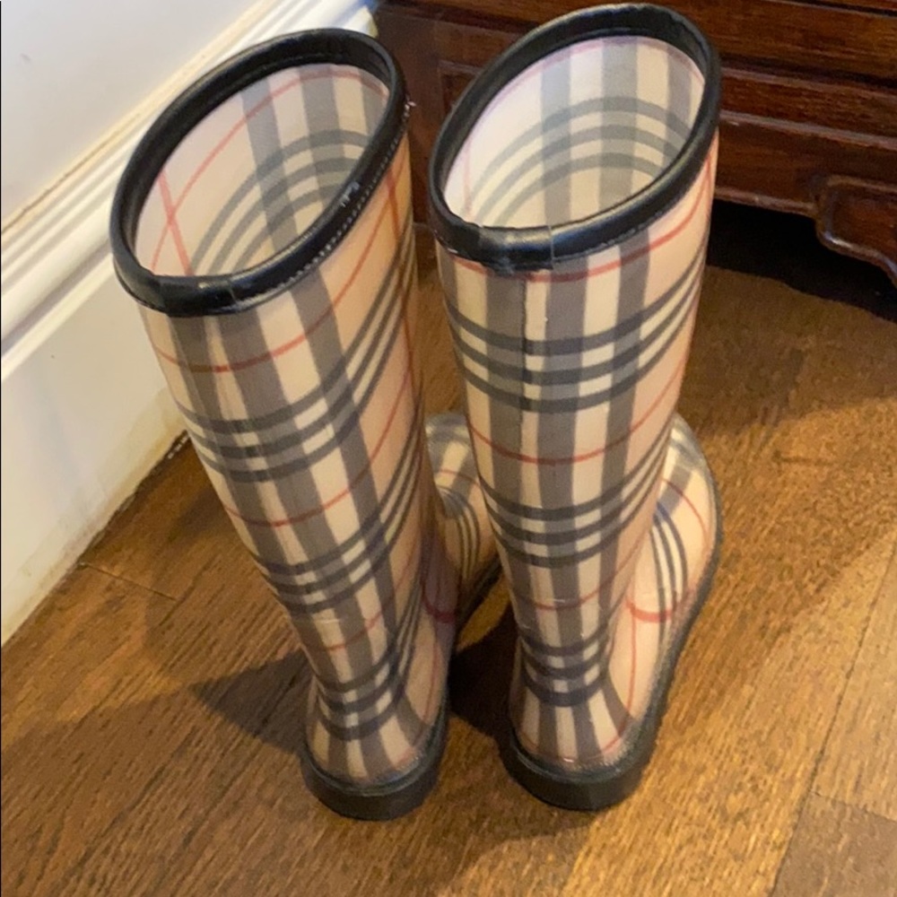 Authentic Burberry haymarket boots - Picture 2 of 5